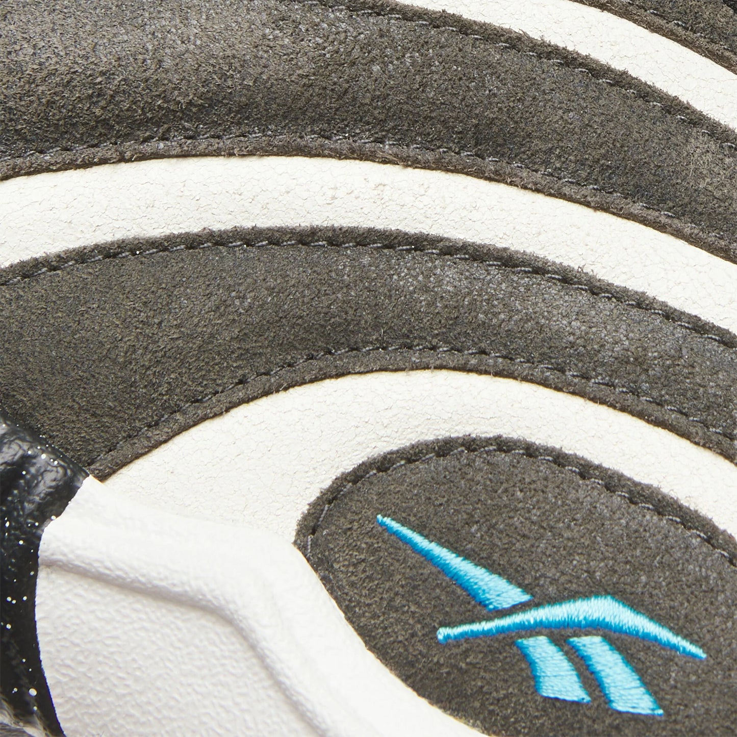 Reebok Shaqnosis Washed Black/Chalk 100230334