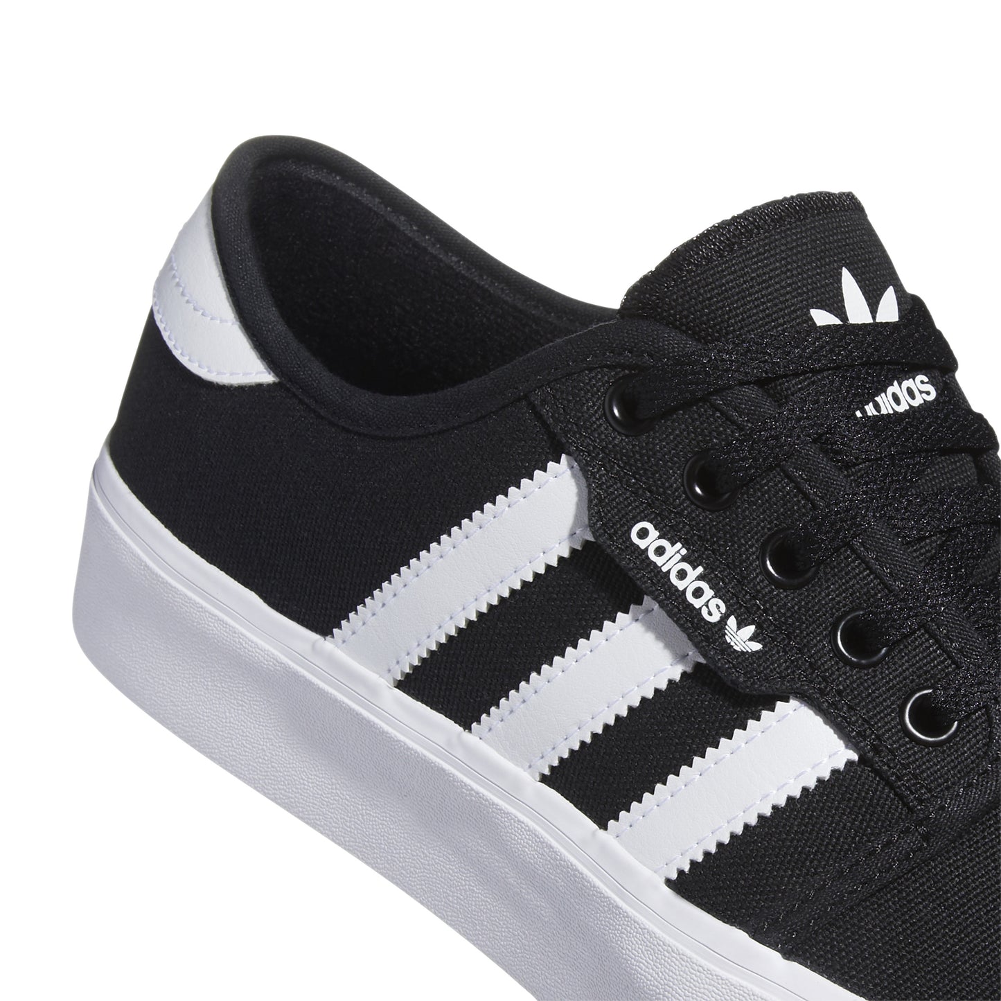 Adidas Seeley XT Black/White GZ8568